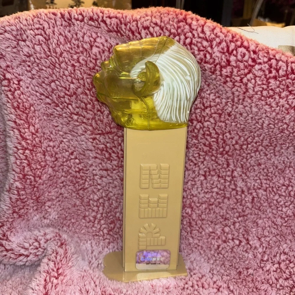 Star Wars Crystal Head Yoda Limited Edition Giant Pez Dispenser - Picture 4 of 10